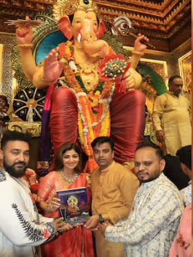 Shilpa Shetty in a pink saree and Raj Kundra in a white kurta at Lalbaugcha Raja, celebrating Ganesh Chaturthi with smiles and traditional attire.