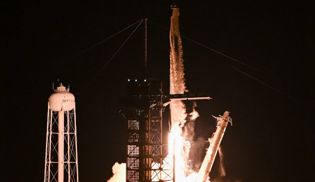 Alt Text: SpaceX launches Polaris Dawn with a four-member civilian crew for a historic spacewalk and high-radiation space exploration.