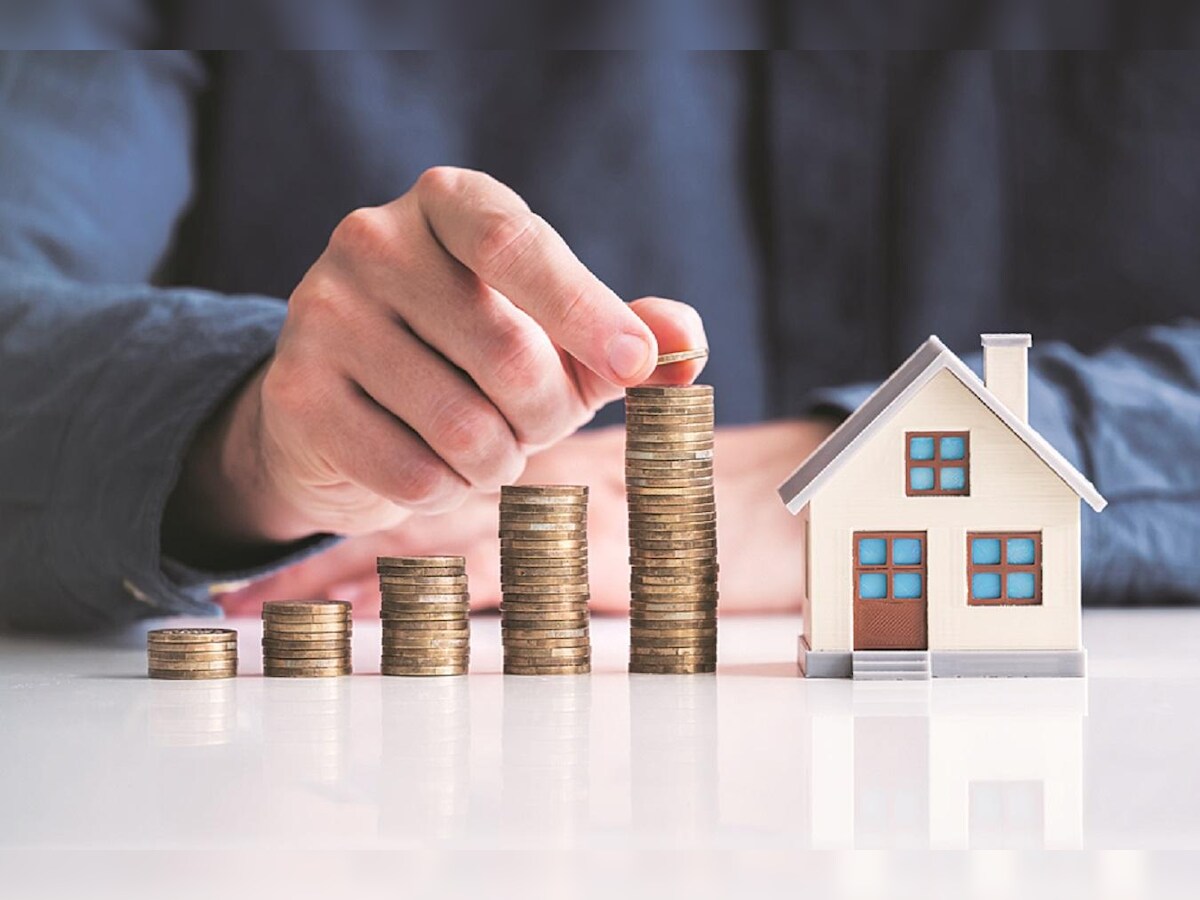 Map and buildings representing Delhi NCR showcasing a steep increase in home prices compared to Mumbai, Bengaluru, and Pune.