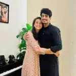 Singer Palash Muchhal proposing to cricketer Smriti Mandhana at the center of DY Patil Stadium, recreating a magical moment at the Women’s World Cup final venue.