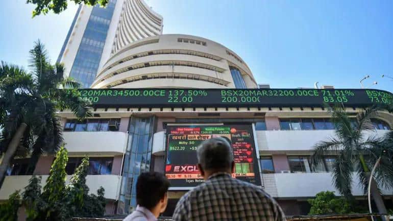 Sensex Falls 400 Points, Nifty Holds Above 26,000 in Volatile Session