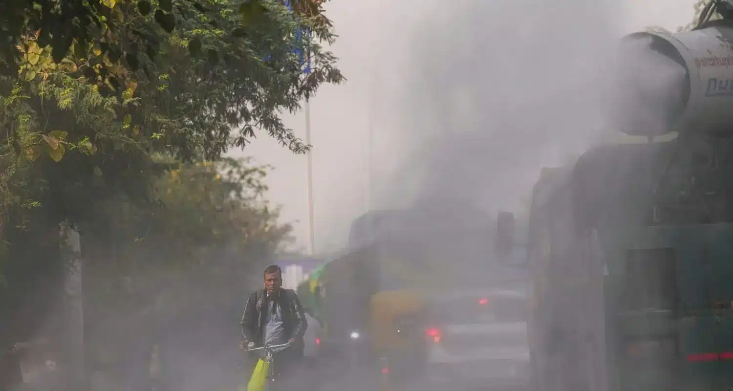 Delhi Halts All Outdoor Sports as Air Emergency Worsens