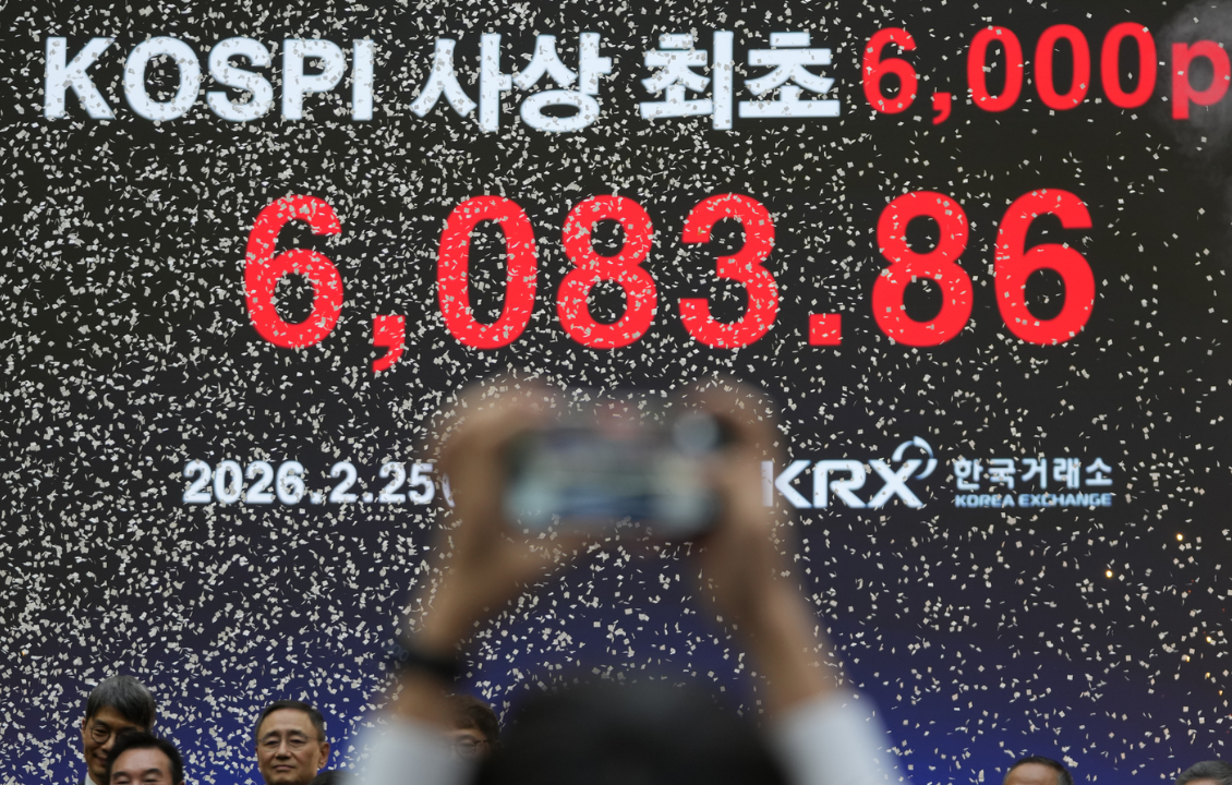 KOSPI index rises as semiconductor stocks like Samsung Electronics and SK hynix drive gains in South Korea stock market